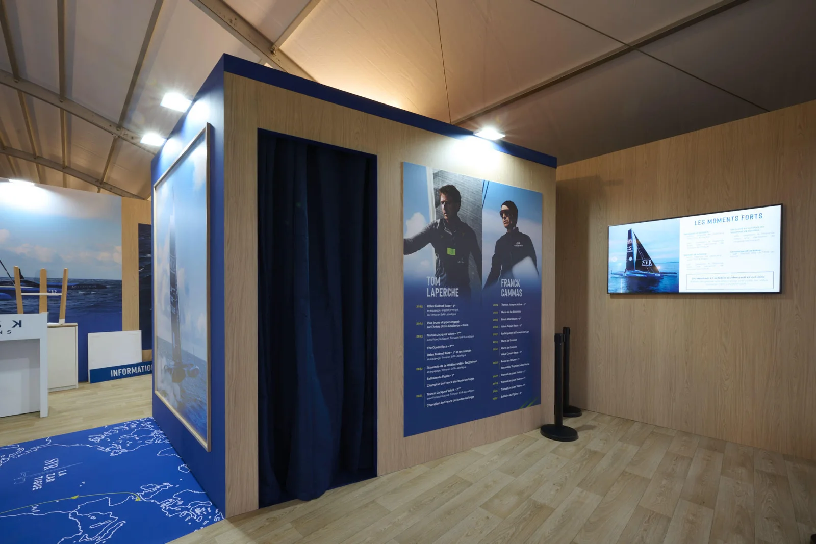 Entrée de l’espace de projection dédié à Tom Laperche et Franck Cammas.